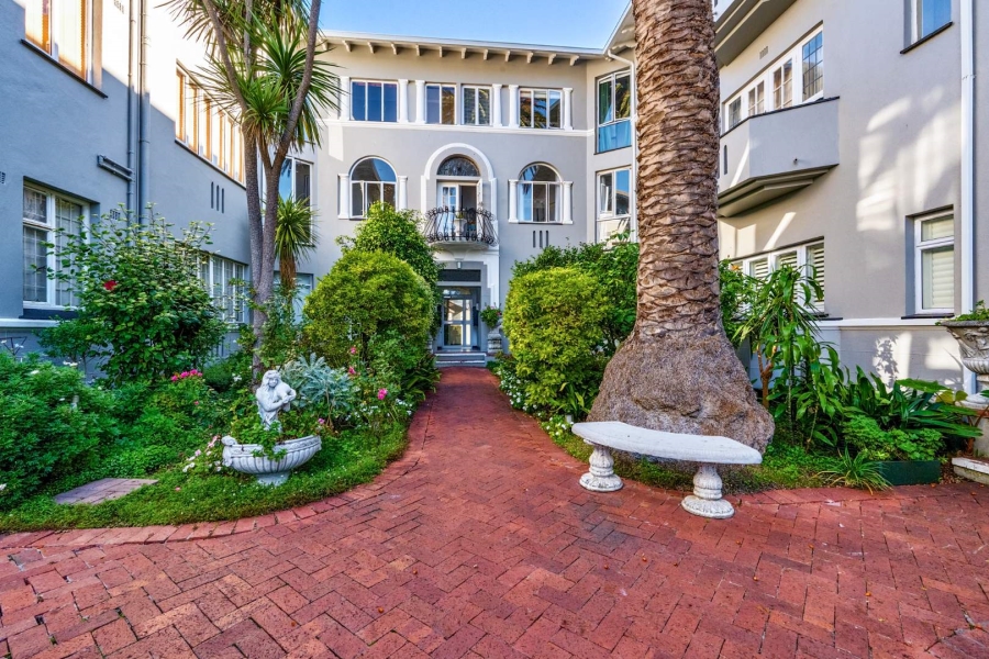 2 Bedroom Property for Sale in Sea Point Western Cape